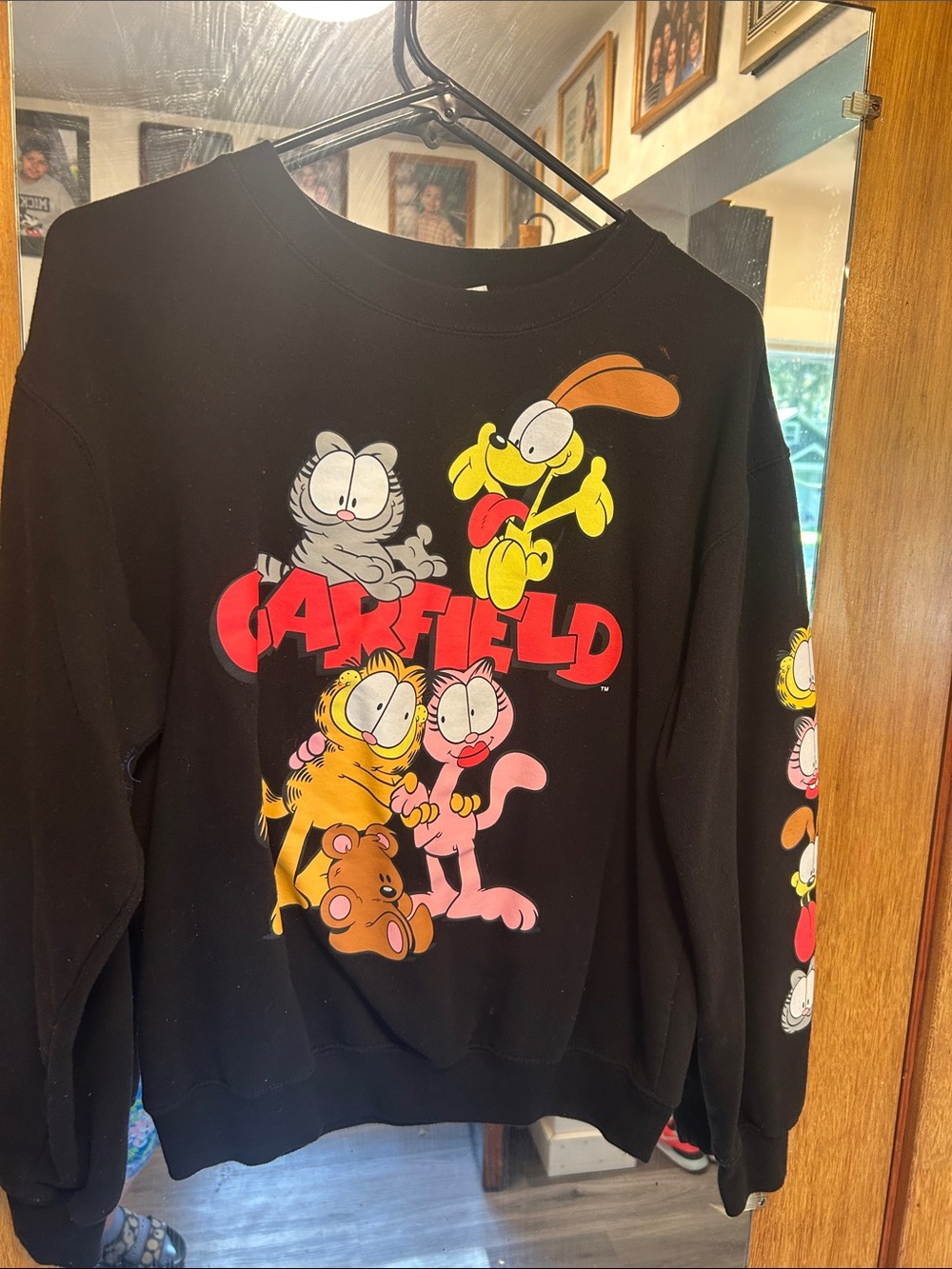 Garfield Graphic Crewneck Sweatshirt - Black